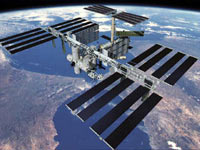 Един от слънчевите панели на Международната космическа станция е повреден.