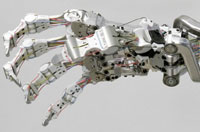 Снимка: Създадоха роботизирана ръка, която издържа удар на чук (видео)