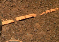 Марсоходът Opportunity е намерил необичайна структура на ръба на кратера