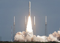 НАСА изстреля успешно капсулата Орион на първия й пробен полет