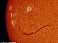 71 годишният любител астроном Дейв Тейлър получи детайлно изображение на слънчевата