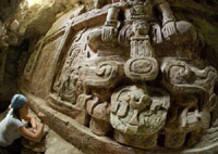 Археолози откриха уникални барелефи в древния град на маите Холмул