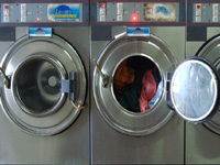 Двама млади аржентинци са създали перална машина, работеща без вода.