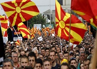 Многохиляден митинг в Македония против френското предложение за сваляне на ветото