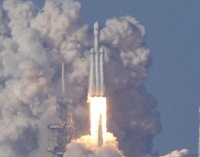 Най мощната ракета носител в света Фалкън Хеви беше изстреляна